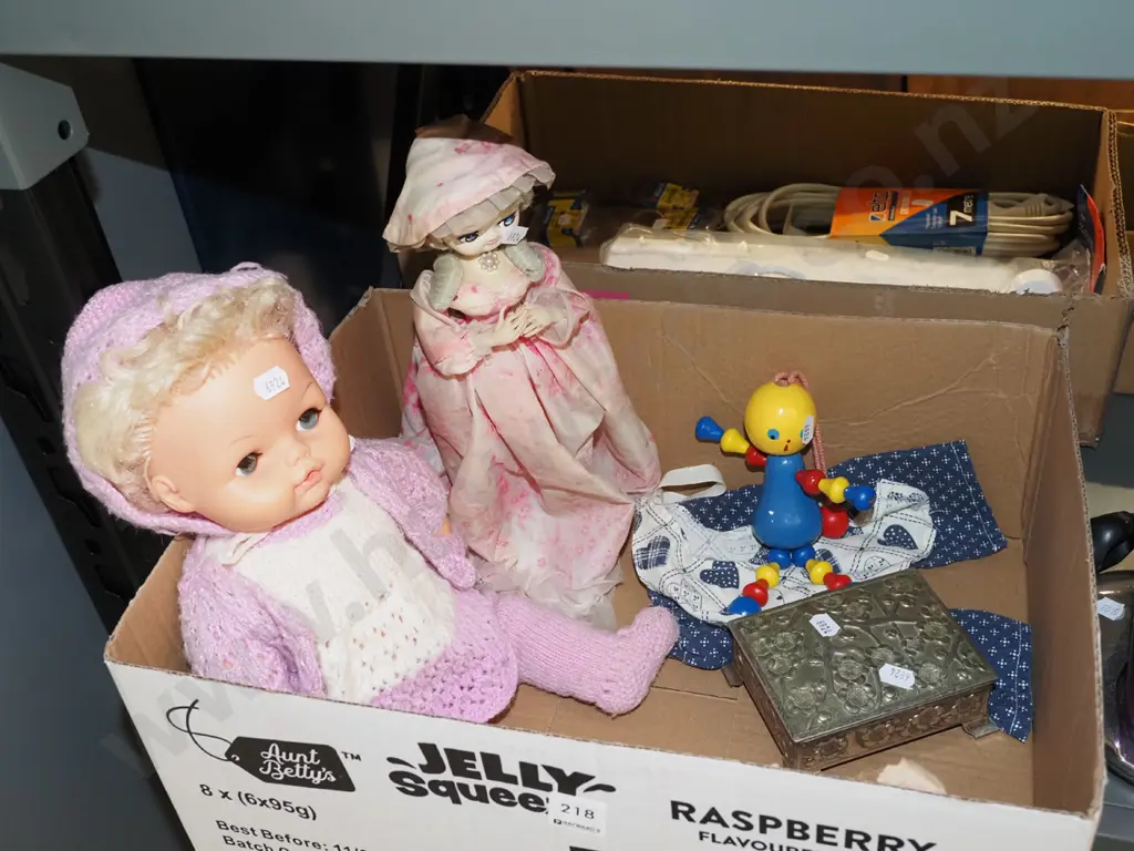 box; dolls, trinket box etc Image 1++