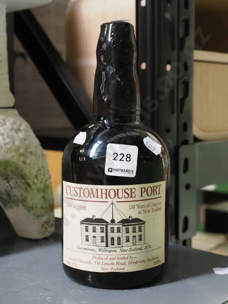 750ml Custom House port Image 1++