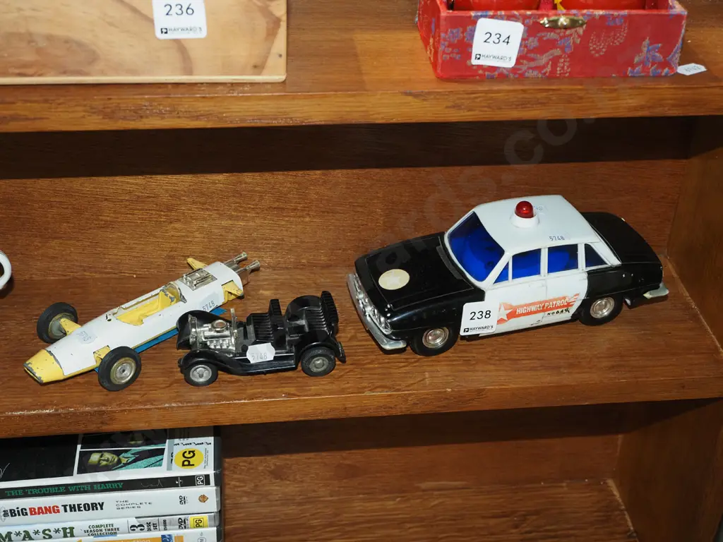 model vehicles - Triang race car missing back wheels Image 1++