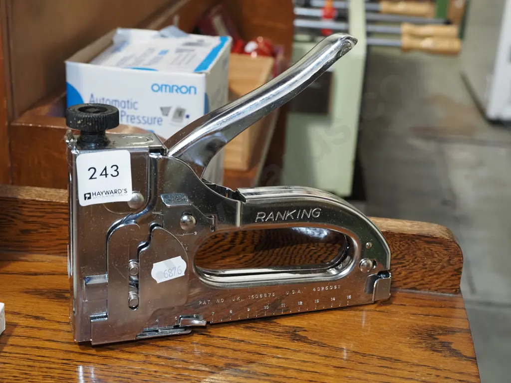 staple gun Image 1++