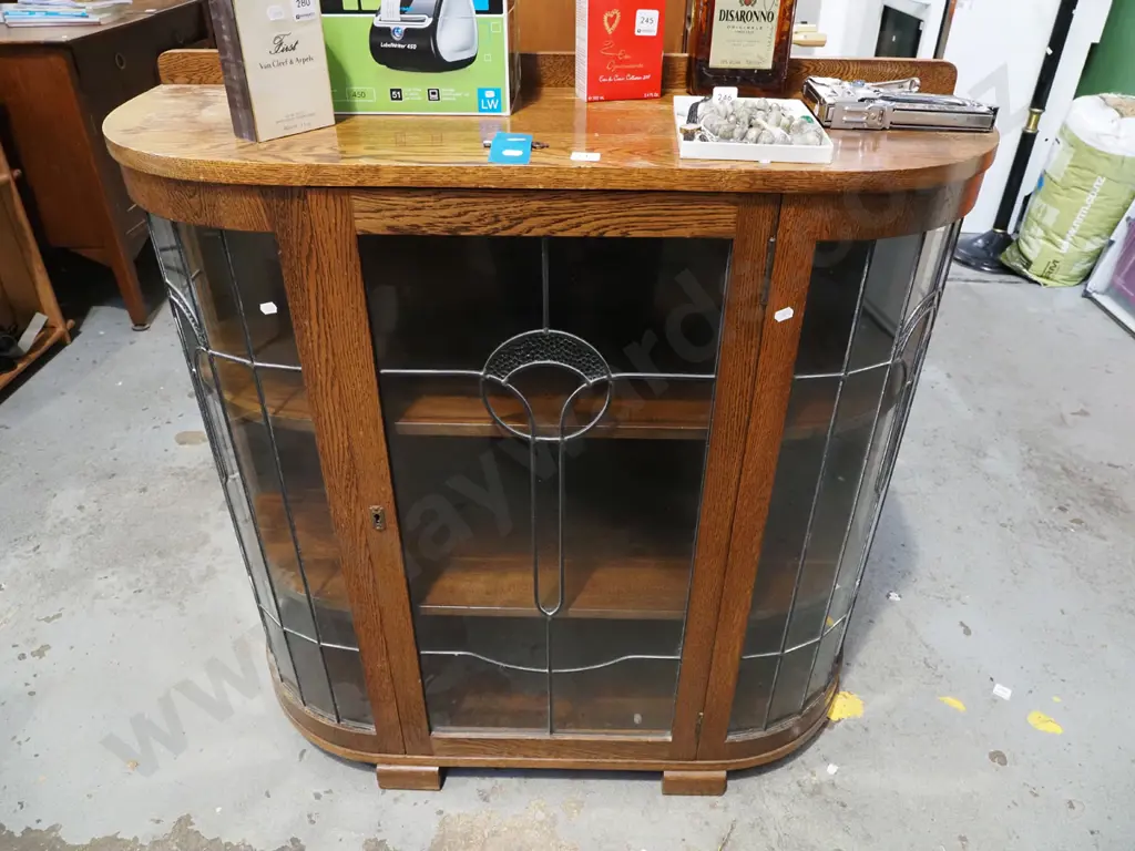 oak deco china cabinet - slight wear to varnish H970 W950 D340 - key in office Image 1++