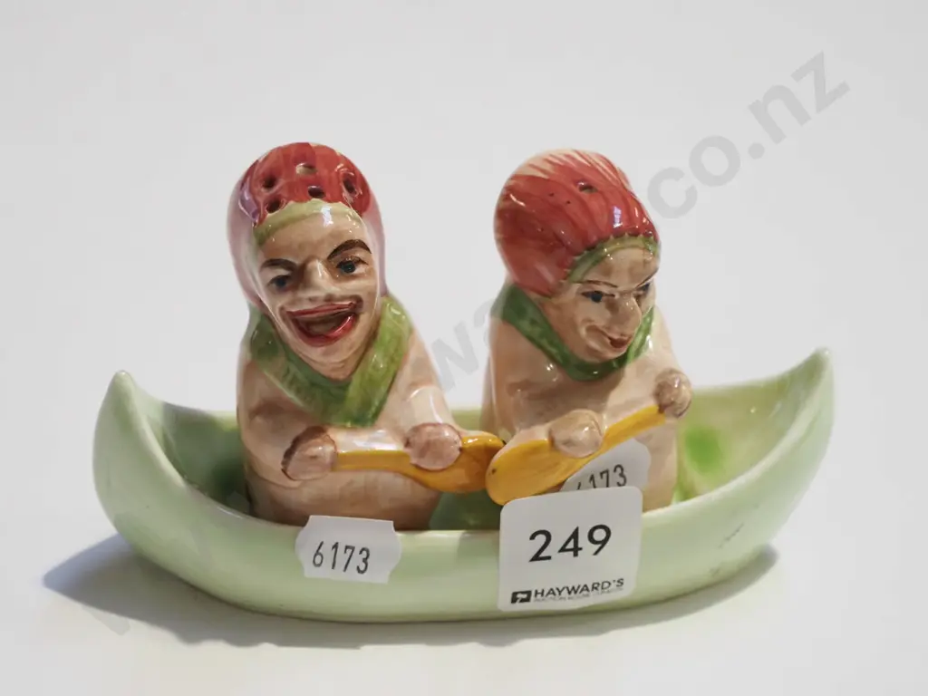 vintage novely salt & pepper shaker in canoe Image 1++