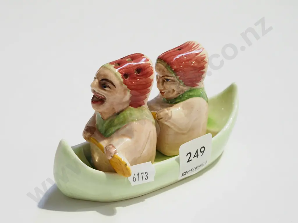 vintage novely salt & pepper shaker in canoe Image 1++