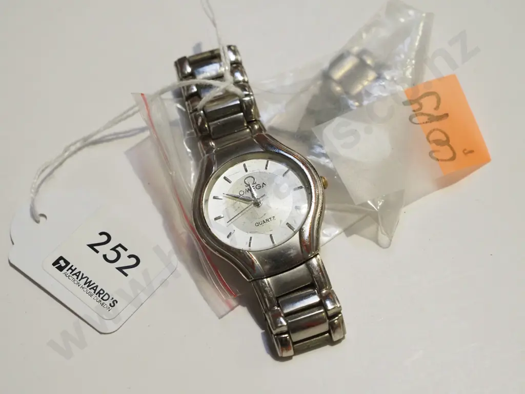 replica wristwatch Image 1++