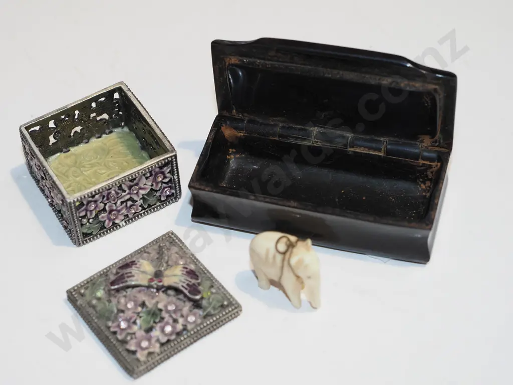 2x very small trinket boxes & small bone elephant Image 1++