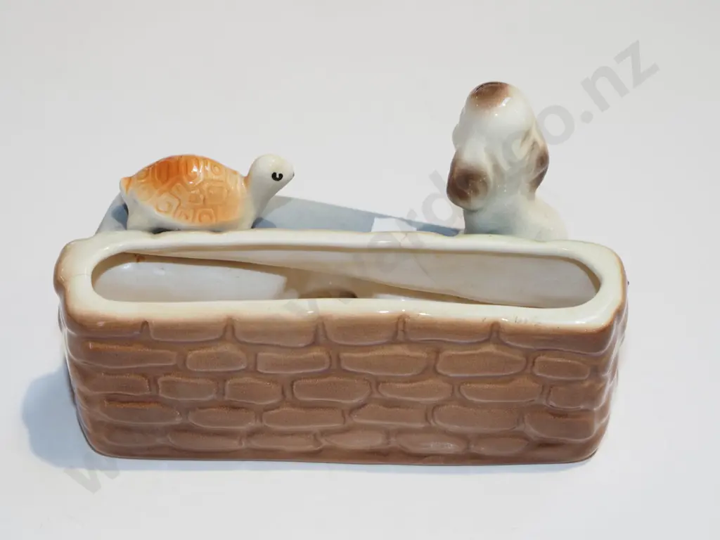 small Hornsea trough vase Image 1++