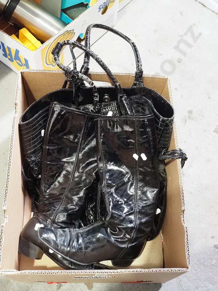 box; ladies boots, hand bags -some damage to hand bag Image 1++