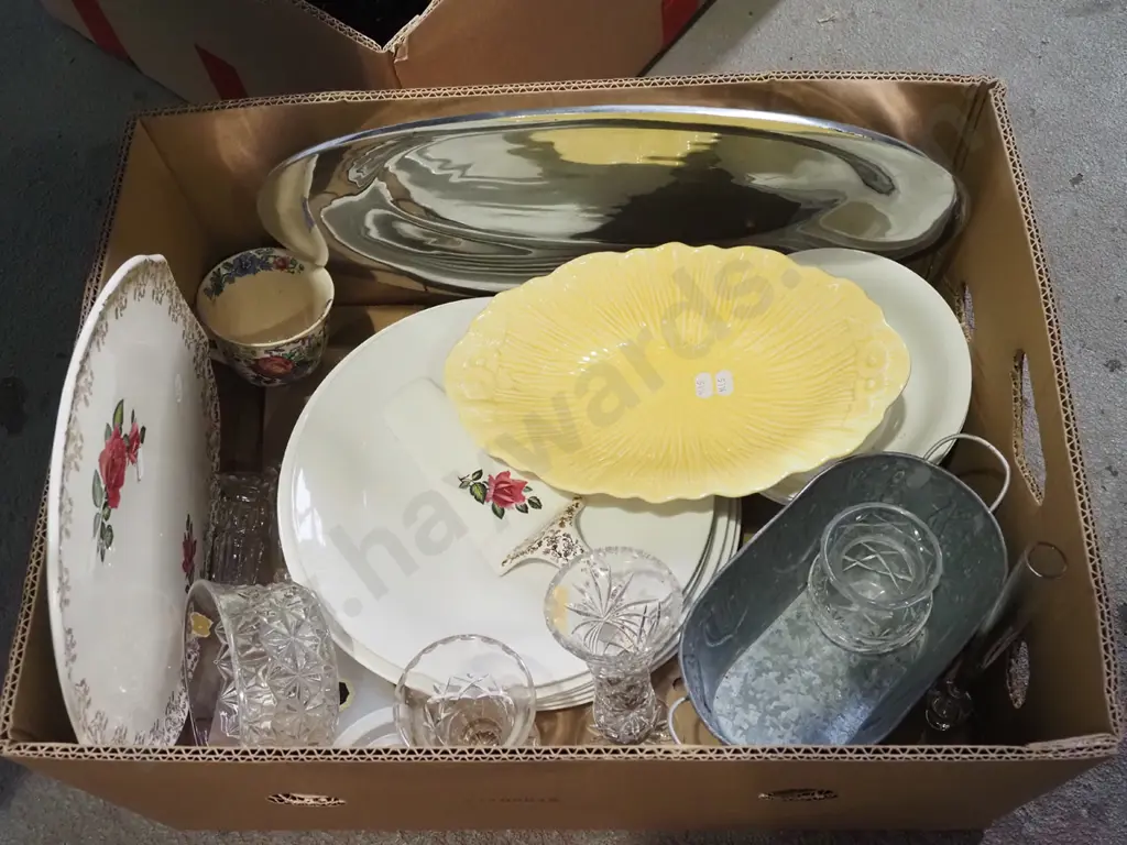 box; vases, white dinner plates, alloy tray etc Image 1++