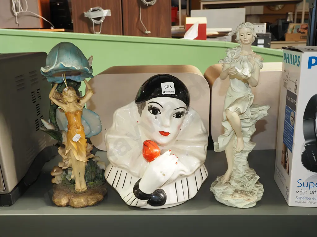 harlequin bust, 2x composite figurines Tallest H35 Image 1++