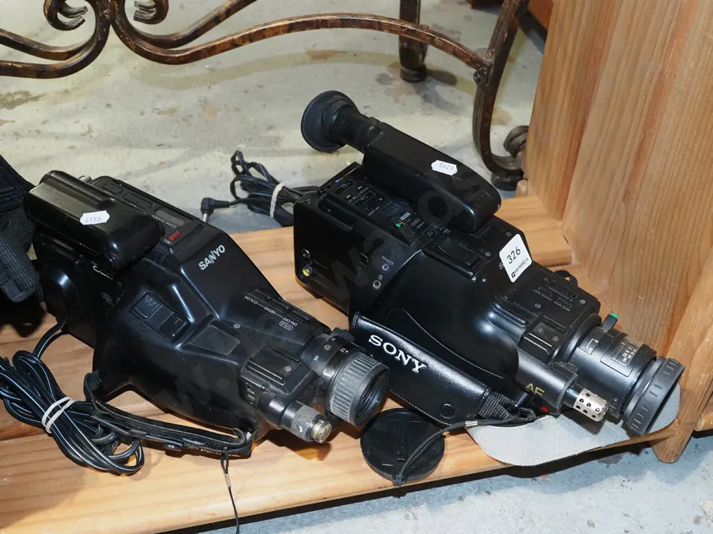 2x Sony cam corders, bag of accessories Image 1++