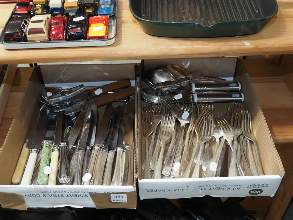 2x boxes of cutlery Image 1++