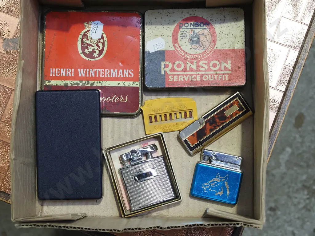box; cigarette tins and lighters Image 1++
