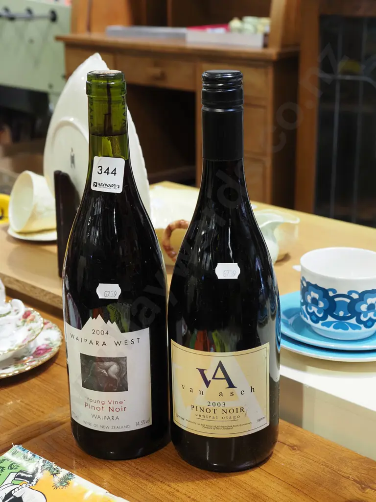 Waipara West pinot noir 2004, Van Asch pinot noir 2003 Image 1++