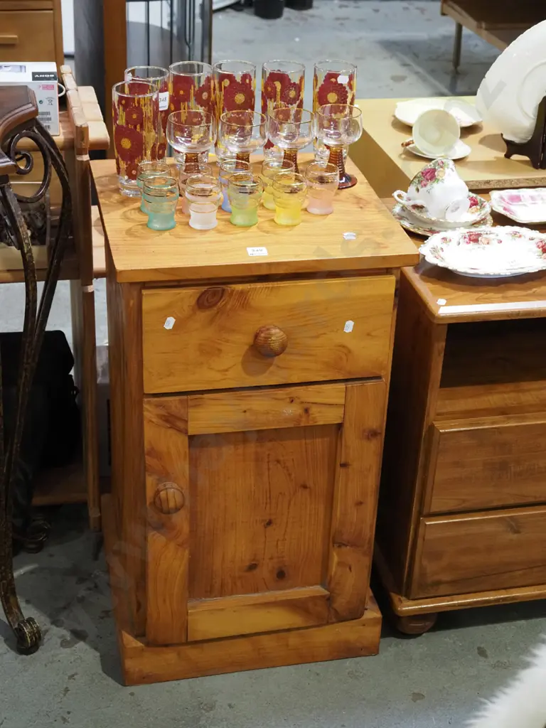 homemade macrocaropa 1 door, 1 drawer bedside cabinet Image 1++