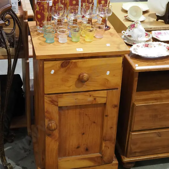 homemade macrocaropa 1 door, 1 drawer bedside cabinet