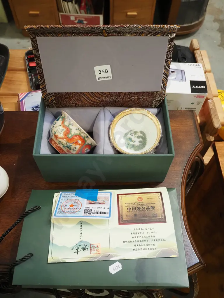 2x Asian dragon themed cups in presentation case Image 1++