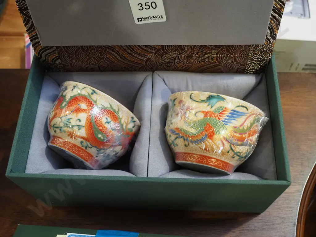 2x Asian dragon themed cups in presentation case Image 1++