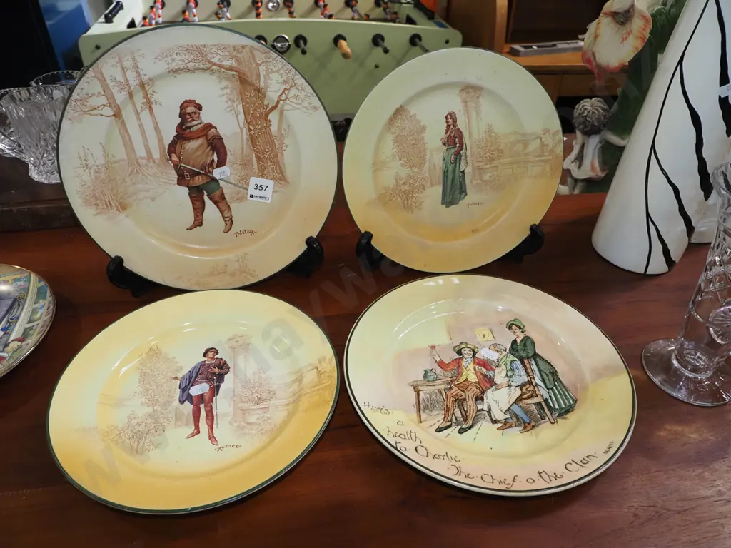 4x Royal Doulton plates Image 1++