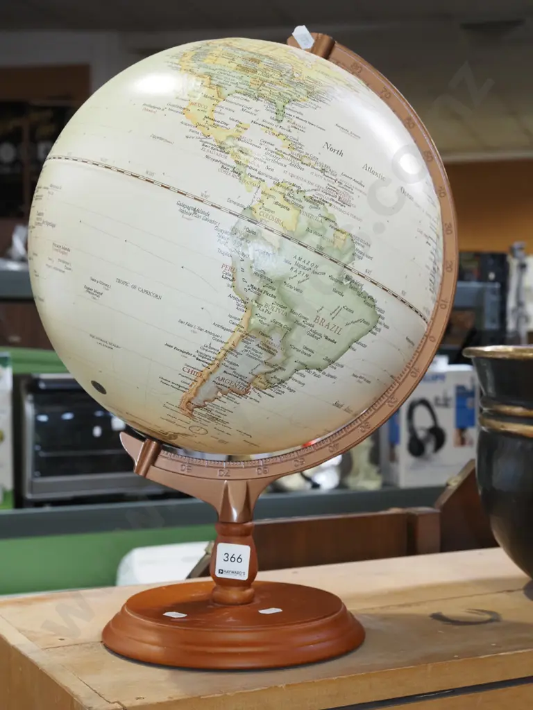 world globe H430 Image 1++