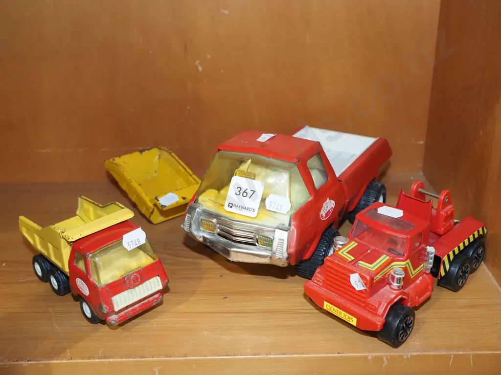 3x toy trucks Image 1++
