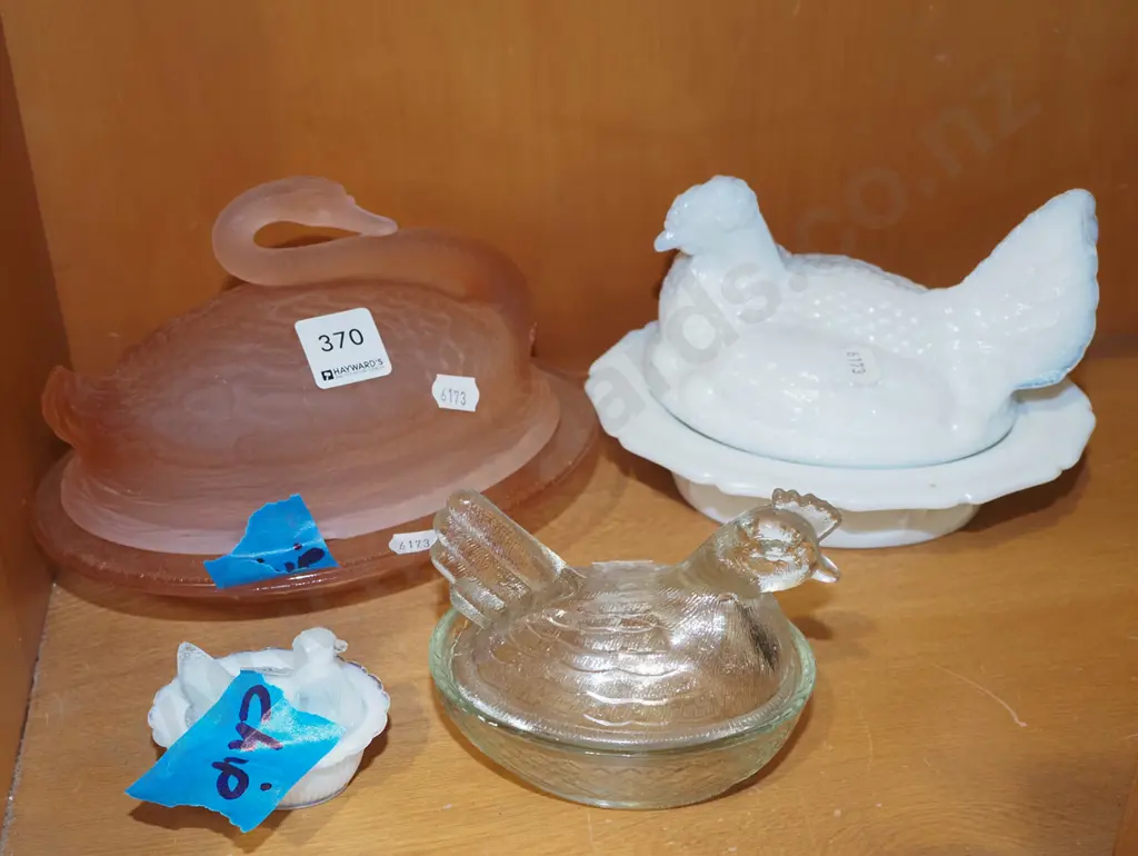 4x bird themed lidded storage canisters - 2 have chips Image 1++