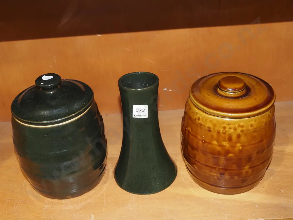 2x lidded storage canisters, vase H200 Image 1++