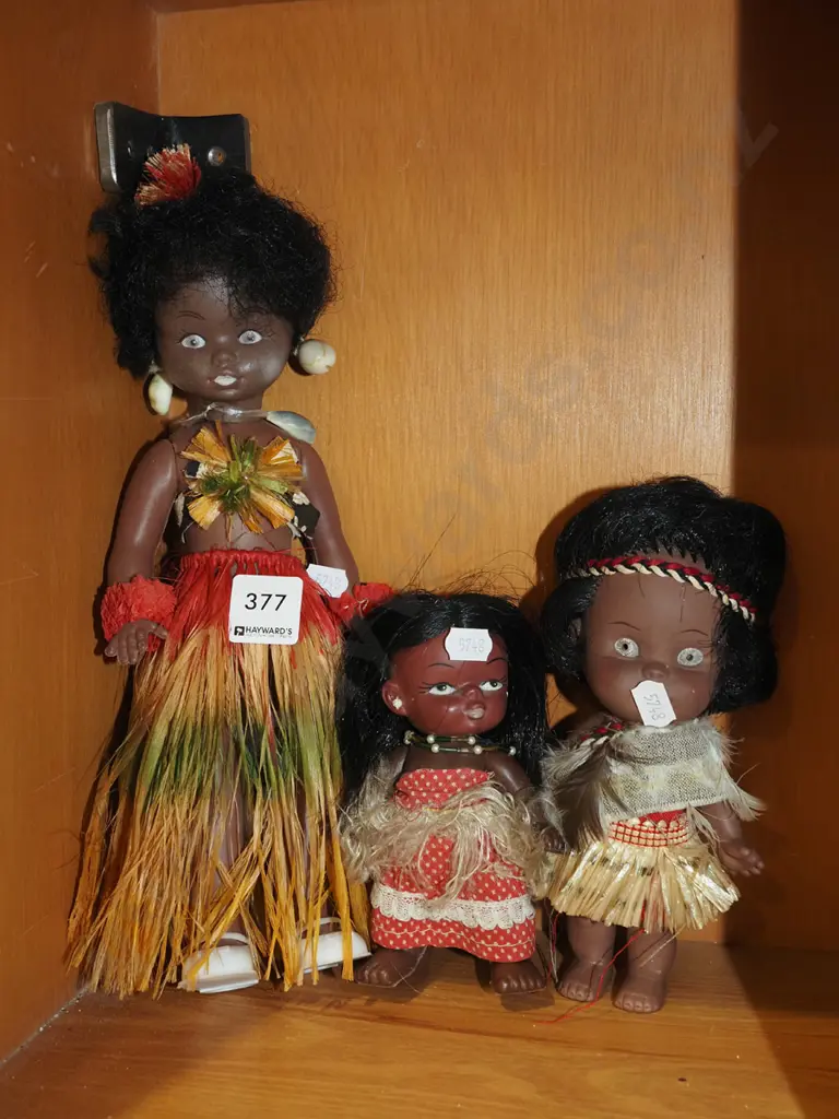 3x ethnic souvenir dolls Image 1++
