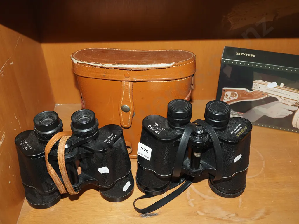2x pairs of field binoculars, 1x case Image 1++