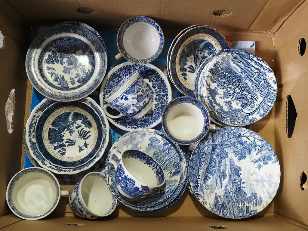 box; blue and white cups, saucers, bowls  Image 1++