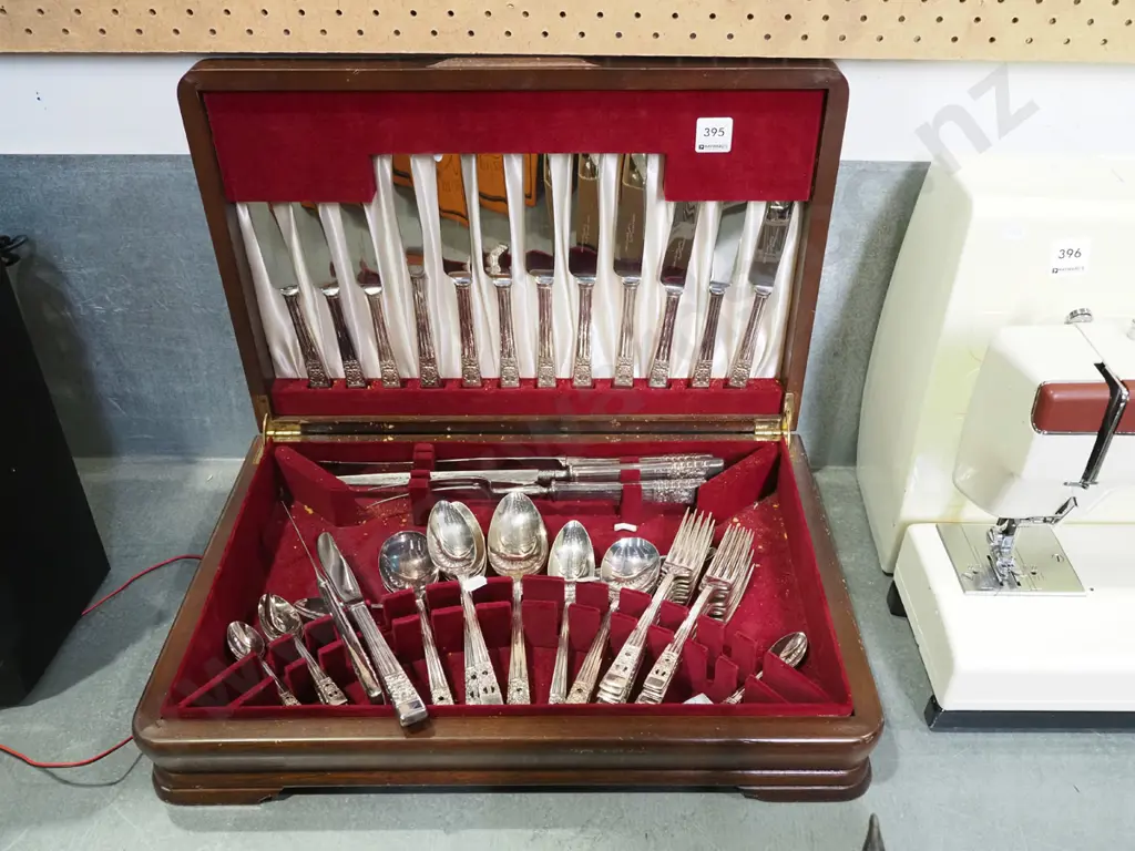 part oak canteen of Sheffield Community plated cutlery Image 1++
