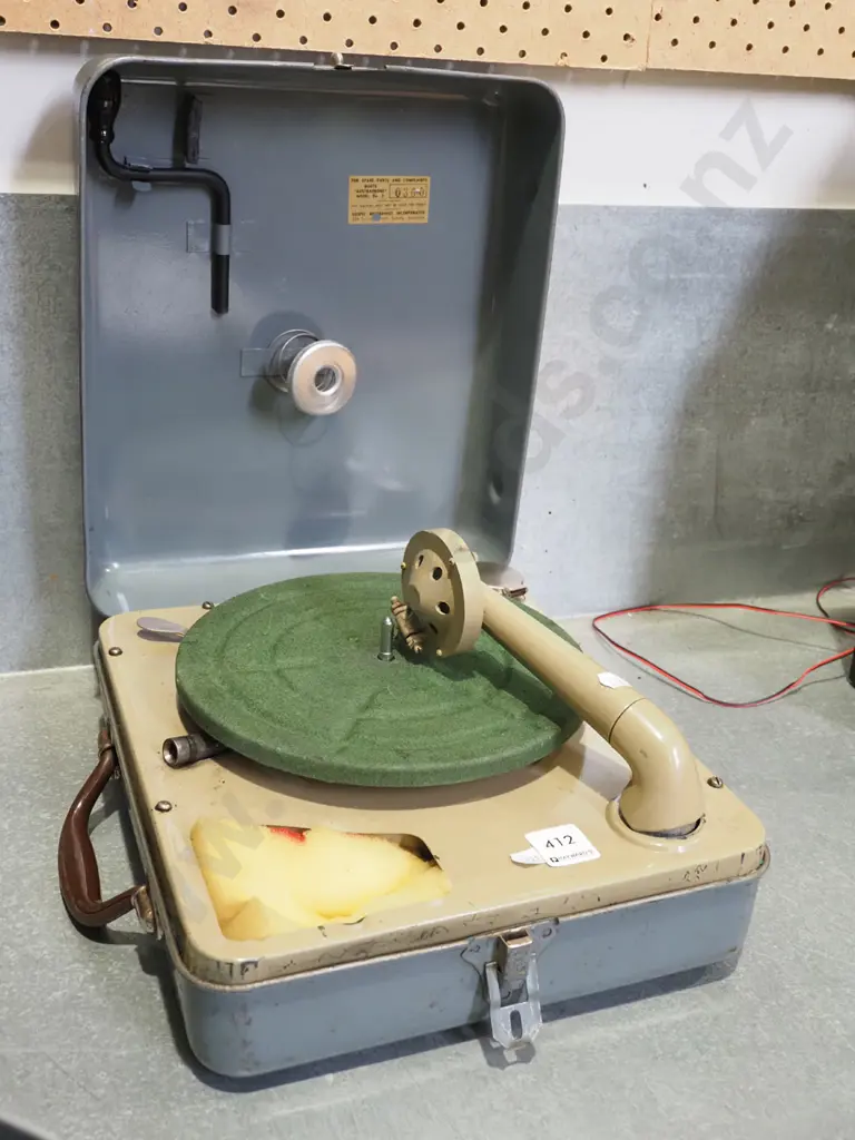 vintage metal cased wind up gramophone Image 1++