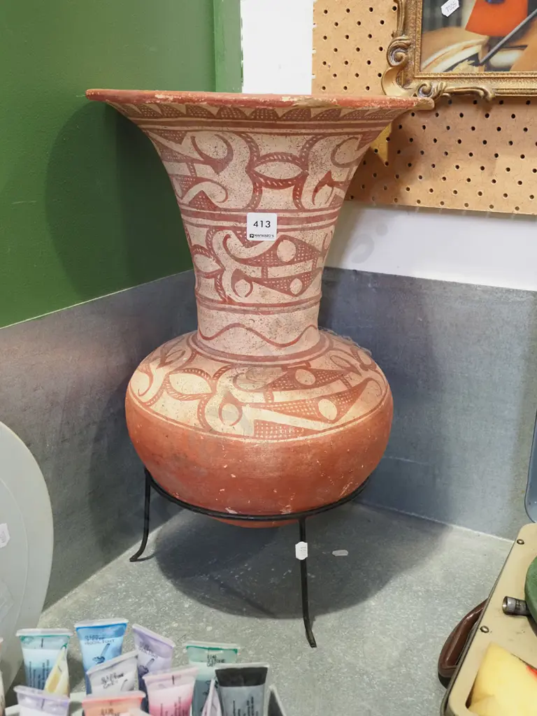 terracotta vase on metal stand - damage to rim H490 Image 1++