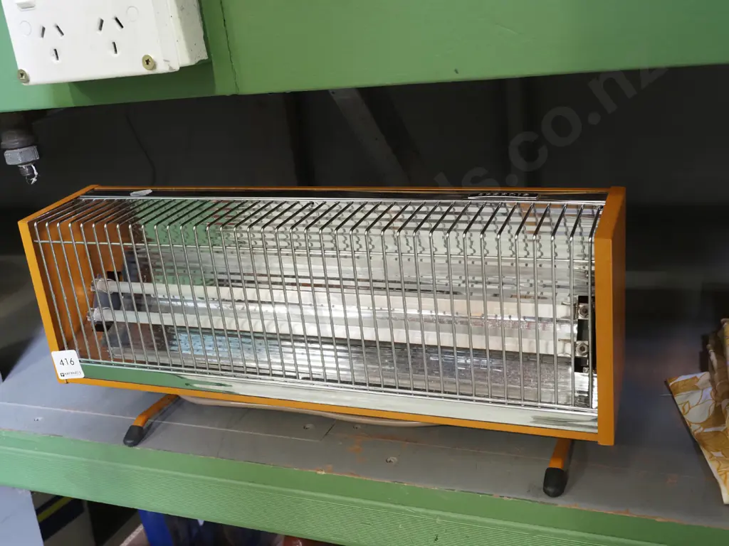 small retro Speedie heater W445 Image 1++