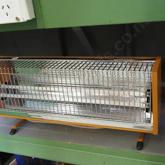 small retro Speedie heater W445