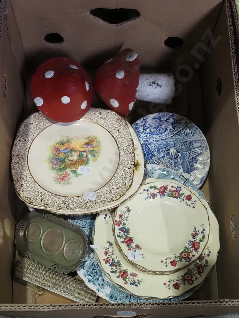 box; concrete mushroom garden ornaments, clothes brush etc Image 1++
