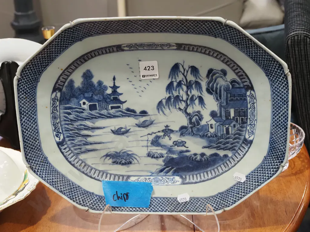 antique willow pattern ashet W375 - chips Image 1++