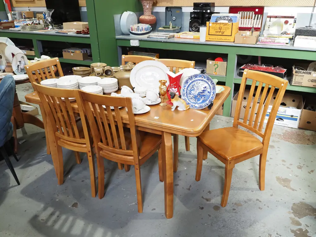 solid wood extending dining table with 6 matching chairs H750 W1430 D880 Image 1++