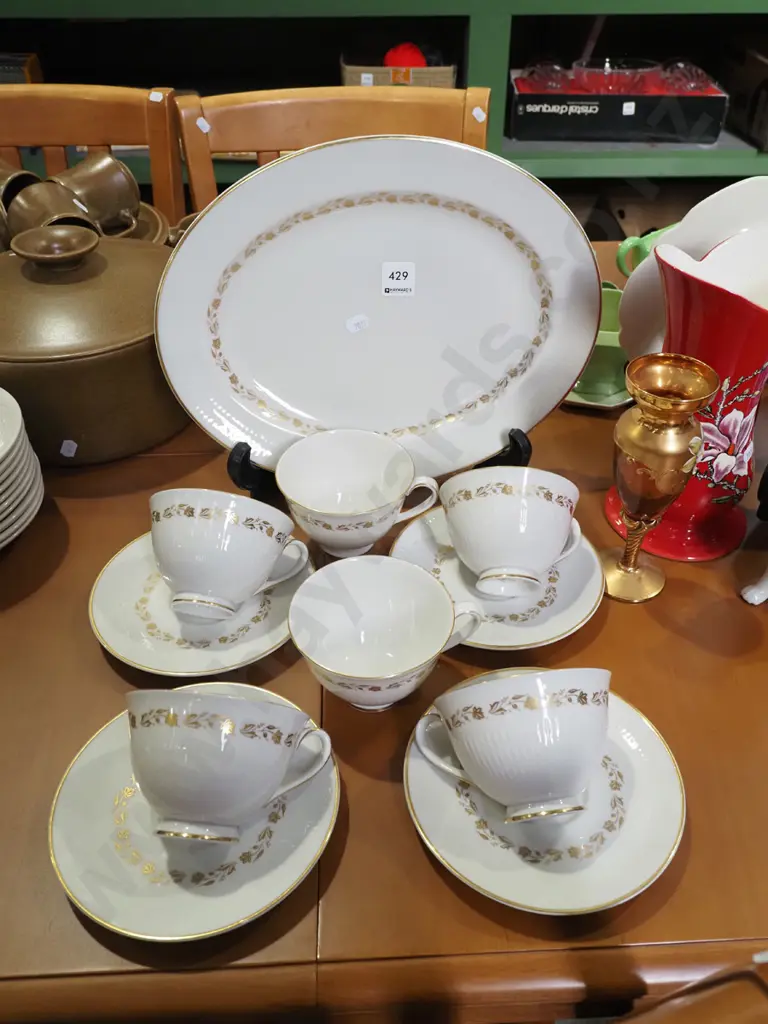 Royal Doulton Fairfax cups, saucers, ashet Image 1++