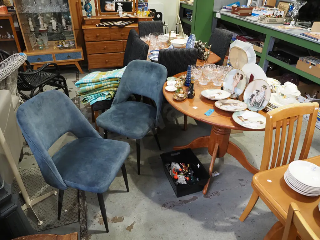 Indonesian hardwood drop side pedestal table with 2x unmatching blue upholstered chairs Image 1++