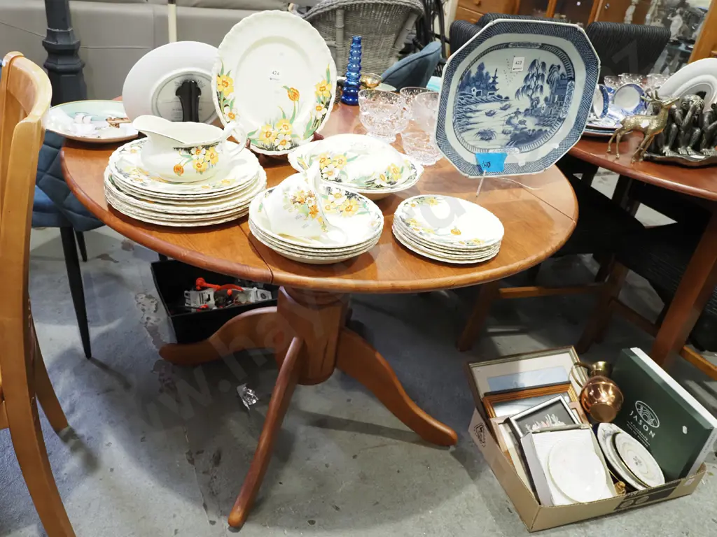 Indonesian hardwood drop side pedestal table with 2x unmatching blue upholstered chairs Image 1++