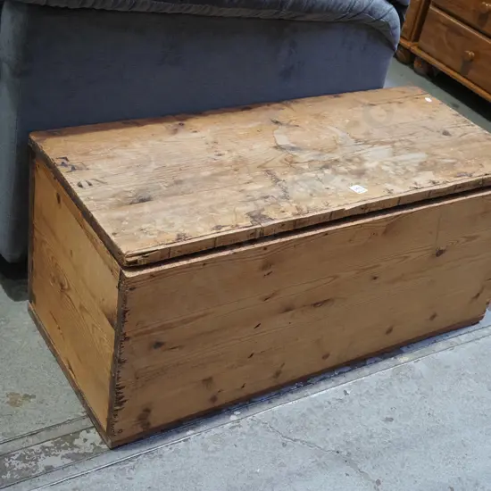 rustic cedar lidded box H410 W920 D400