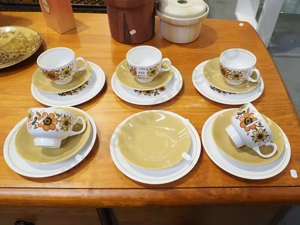 5x Ridgeway Harvest Gold trios, additional cup and saucer Image 1++