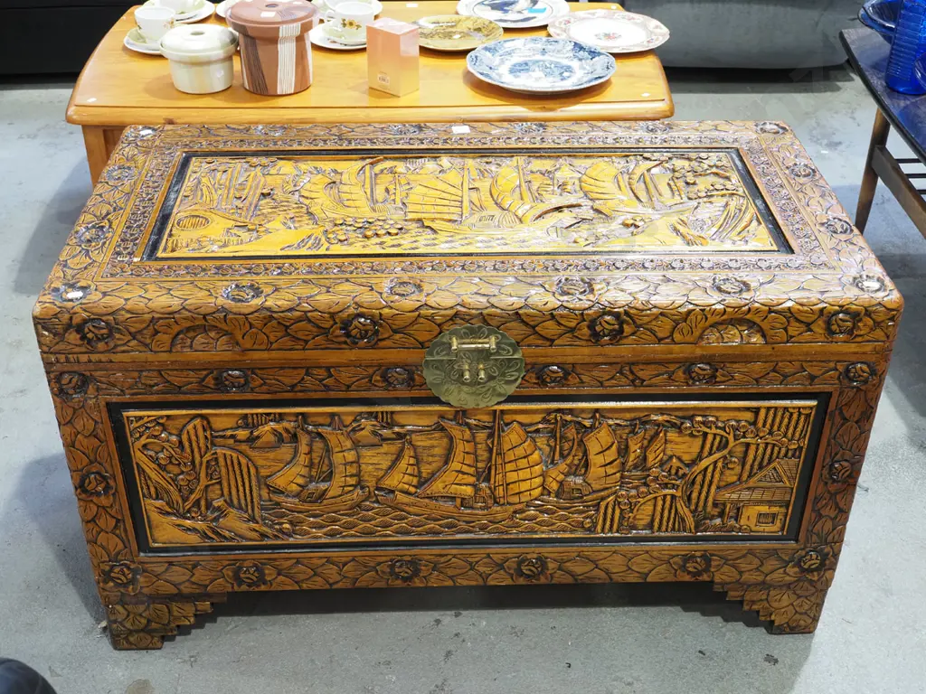 carved camphorwood chest with pull out tray - no lock H585 W1010 D540 Image 1++