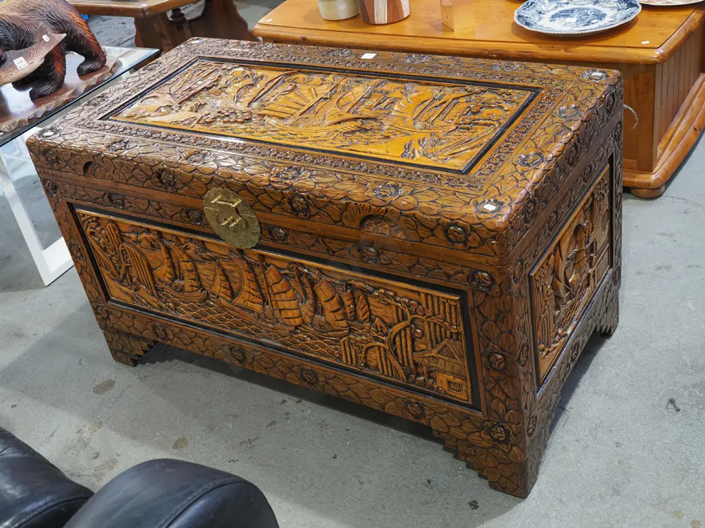 carved camphorwood chest with pull out tray - no lock H585 W1010 D540 Image 1++