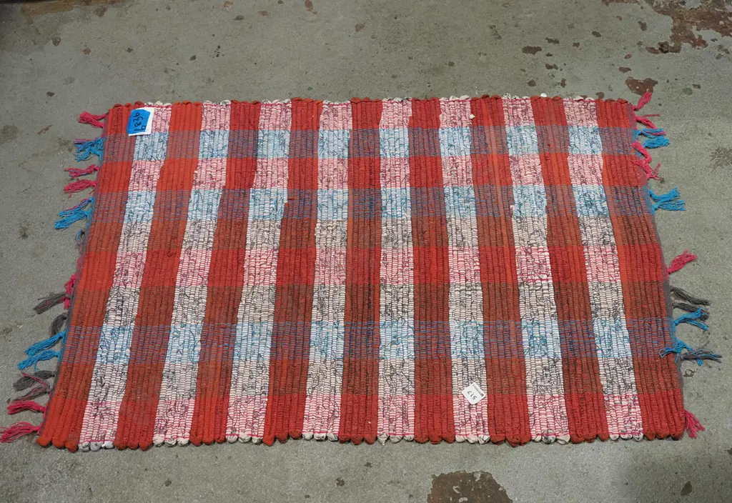 small woven bath rag rug L880 W605 Image 1++