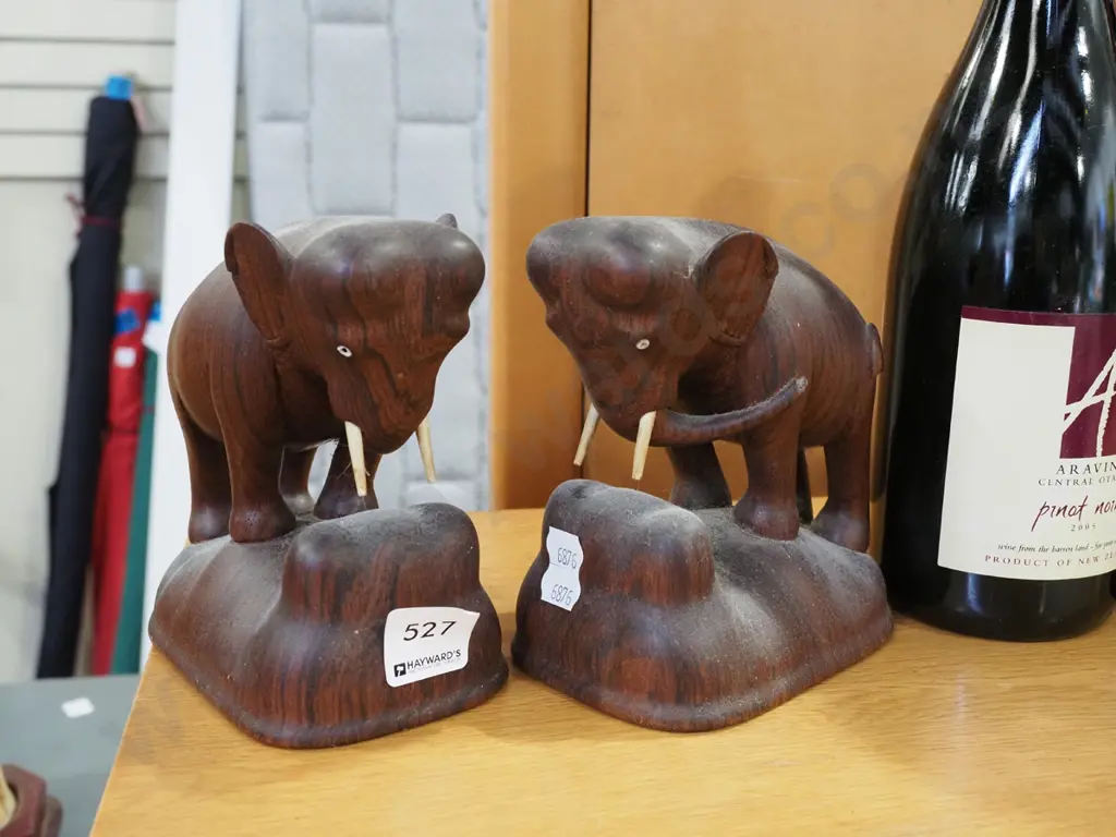2x carved wooden elephant figurines  Image 1++