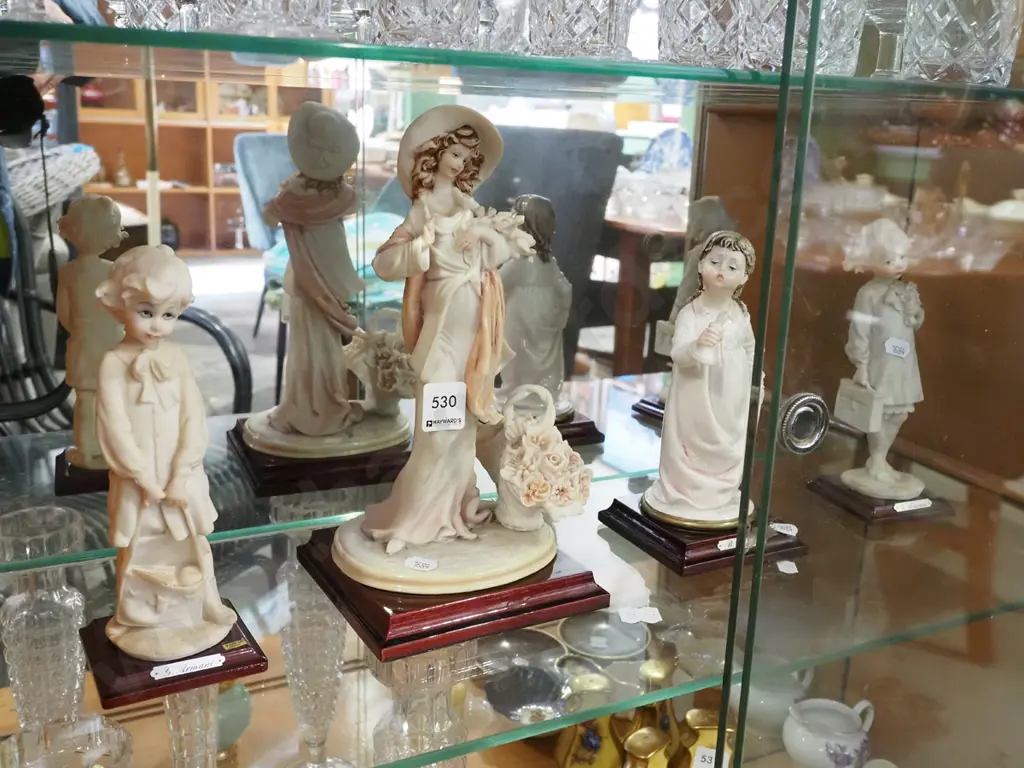 4x female figurines H270 Image 1++