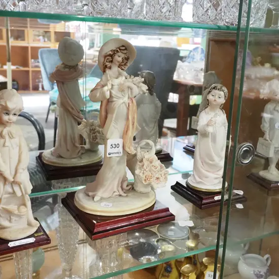 4x female figurines H270