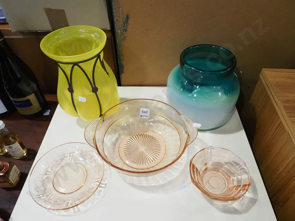glass vase, bowls, amber glass saucer, 2x bowls Image 1++