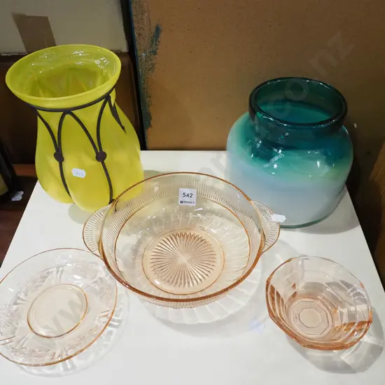 glass vase, bowls, amber glass saucer, 2x bowls